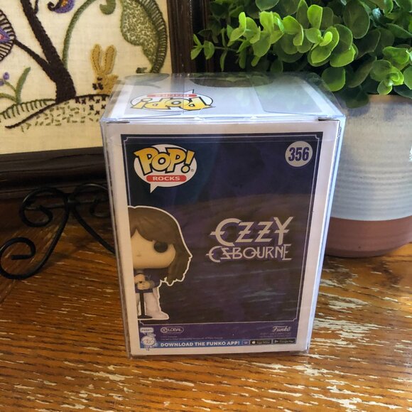 Vaulted Exclusive Ozzy Osbourne Purple Fringe Funko Pop Rocks #332 - Picture 2 of 6